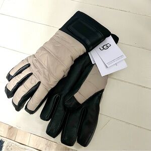 UGG women’s Black and Tan Gloves